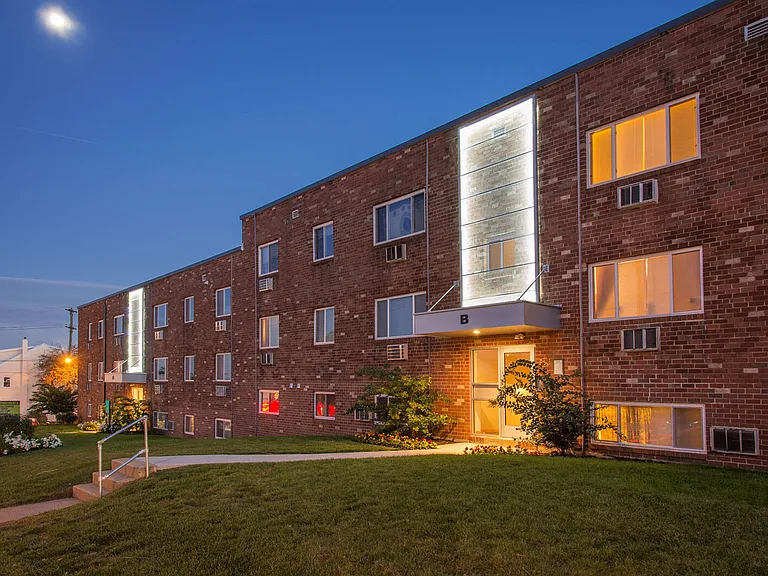 Ridge Court Apartments — Photo 18