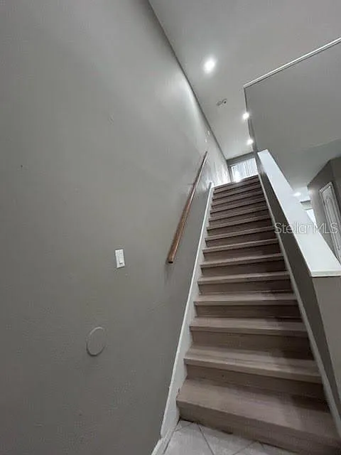 1 bed, 1.5 bath, 762 sqft, $1,200 — Photo 3