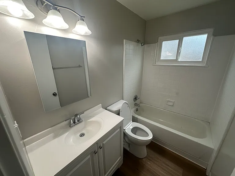 Villa Grove Apartments — Photo 28