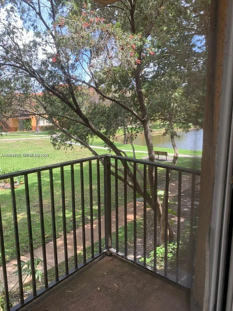 Lakes Of Jacaranda Condo — Photo 3