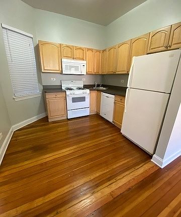 5th image of 3155 N Leavitt St #2R