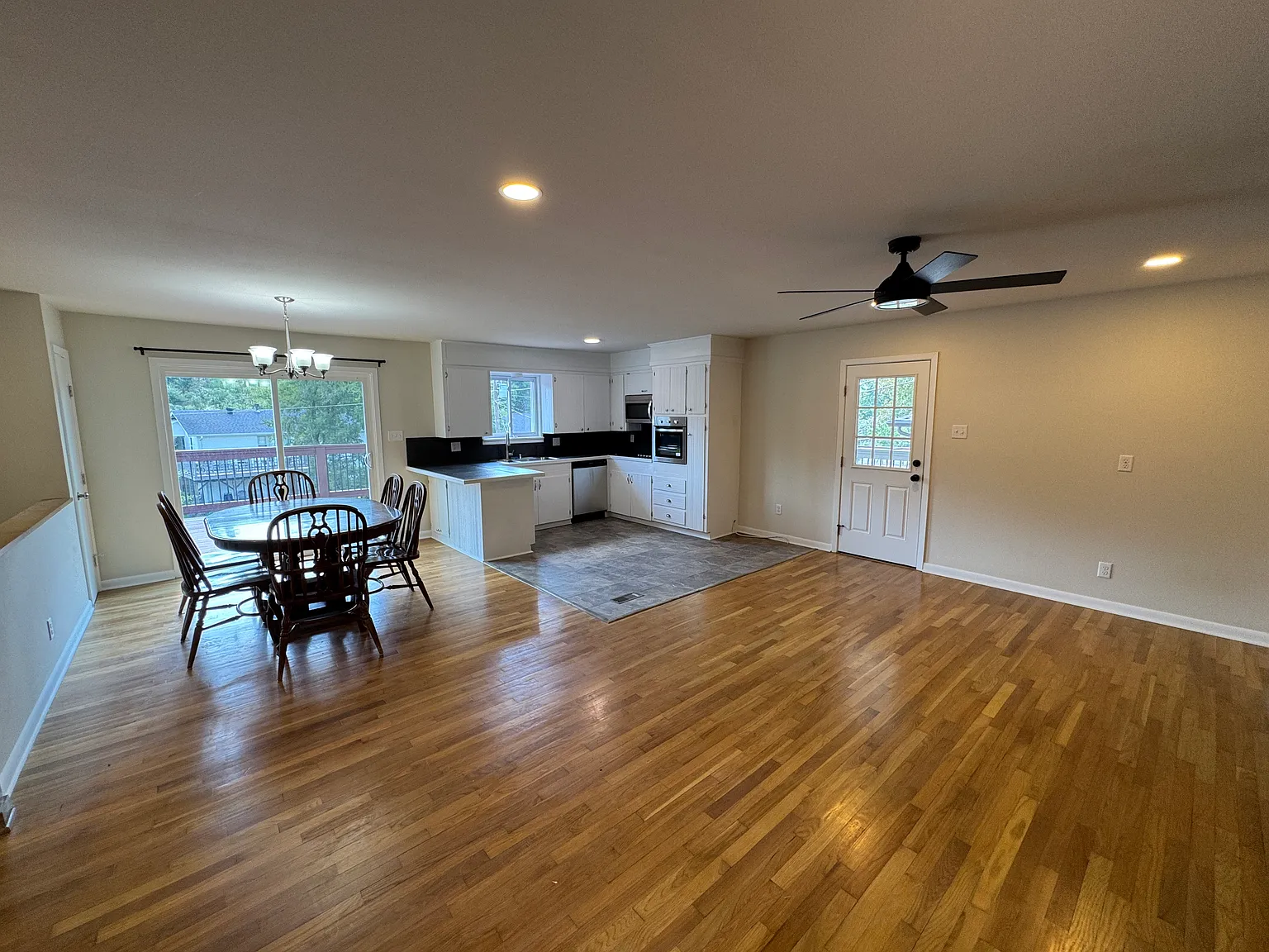 3 bed, 1446 sqft, $1,800 — Photo 2