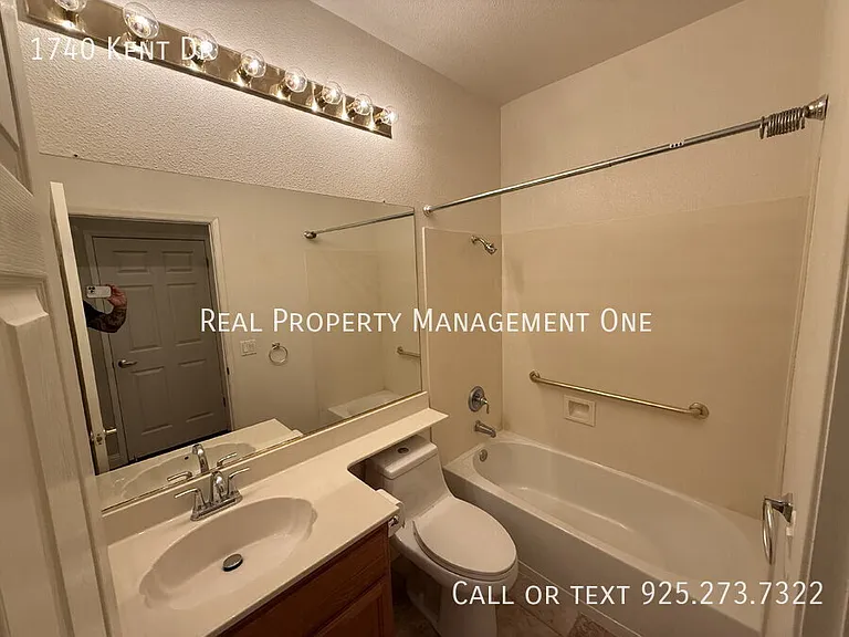 1740 Kent Dr — Photo 13