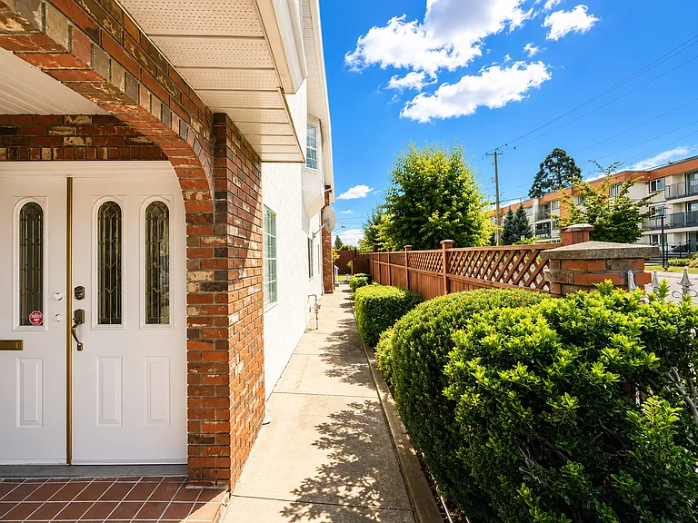 6796 Waltham Ave — Photo 16