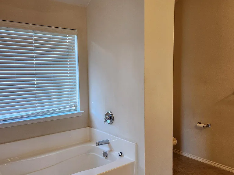 520 Lake Point Dr — Photo 5