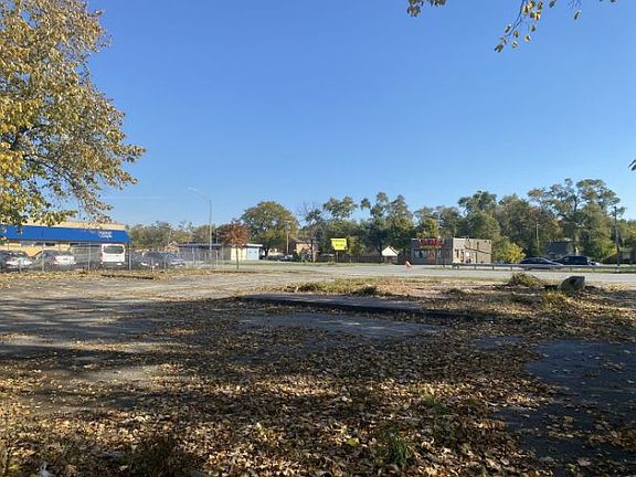 3rd image of 15040 Dixie Hwy