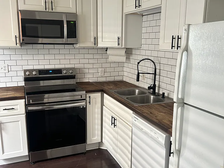 926 Marilyn Rd — Photo 3