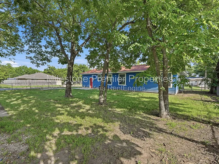718 W Belden St — Photo 24