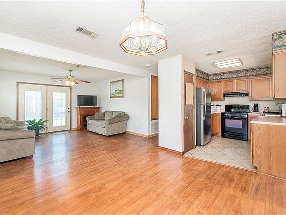2nd image of 231 Douglas Dr