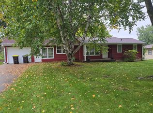 820 6th St, Windom, MN 56101