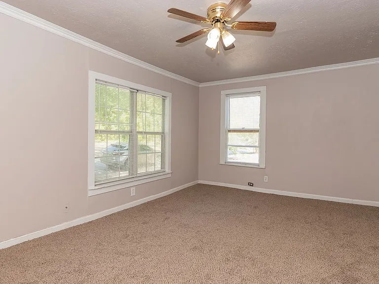 1611 Clark St — Photo 3