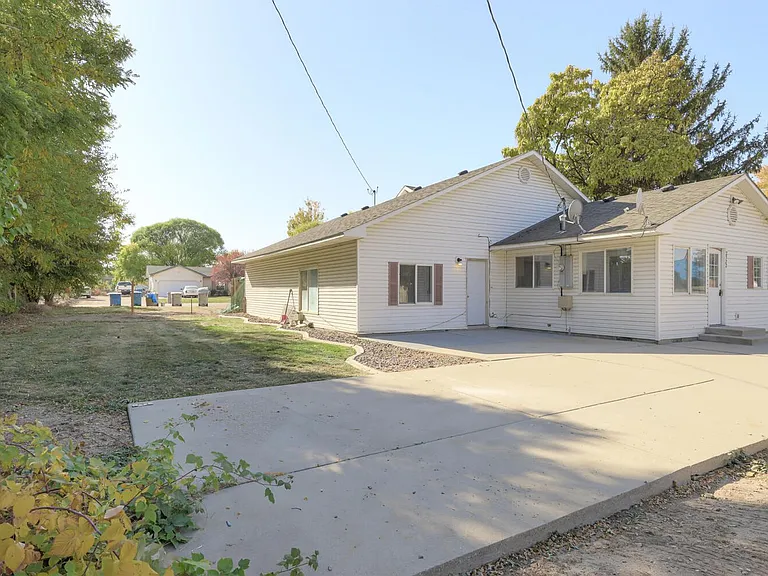 Large Fully Remodeled 3 Bedroom Duplex in Nampa — Photo 27