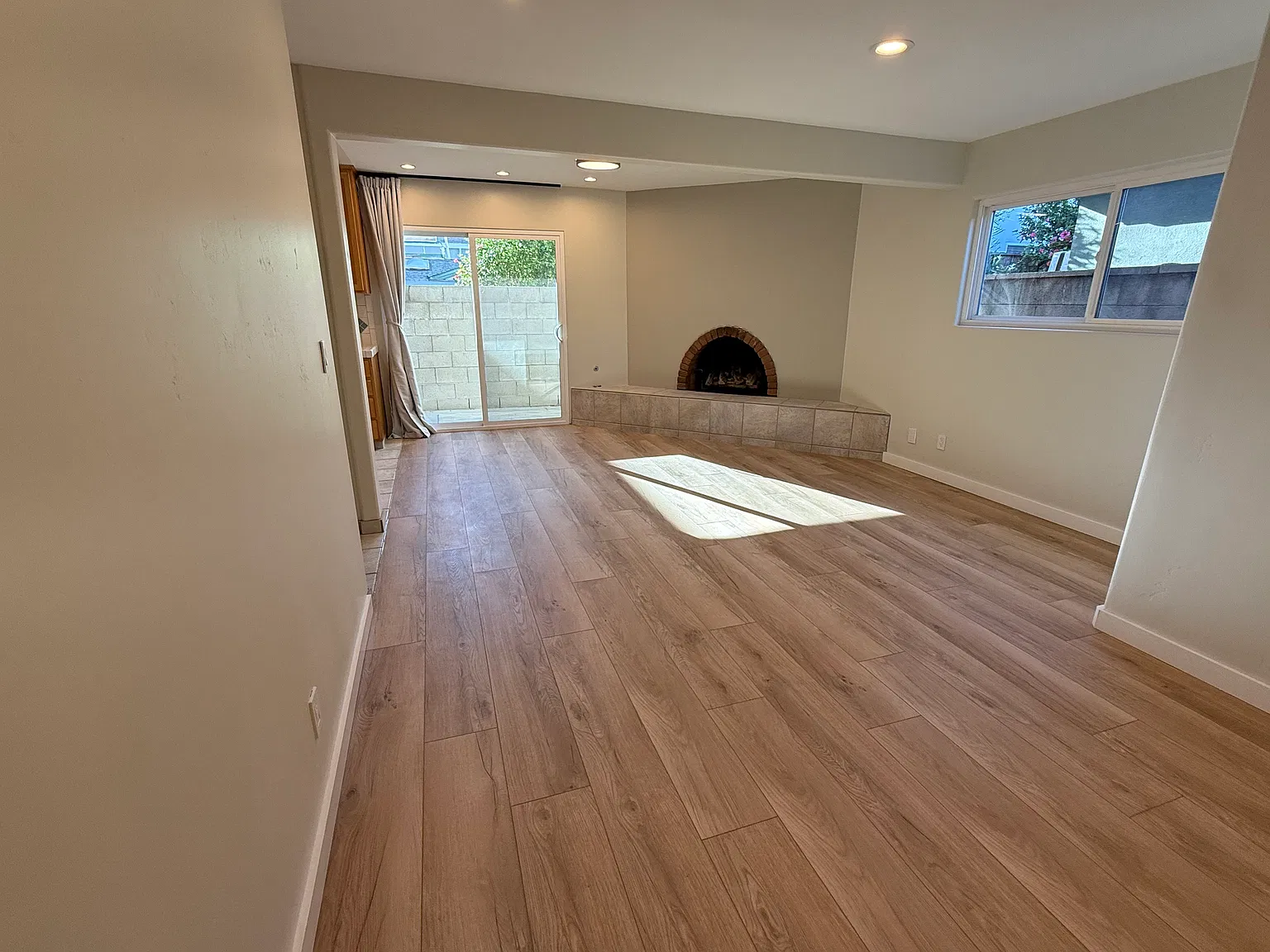1 bed, 832 sqft, $2,325 — Photo 1