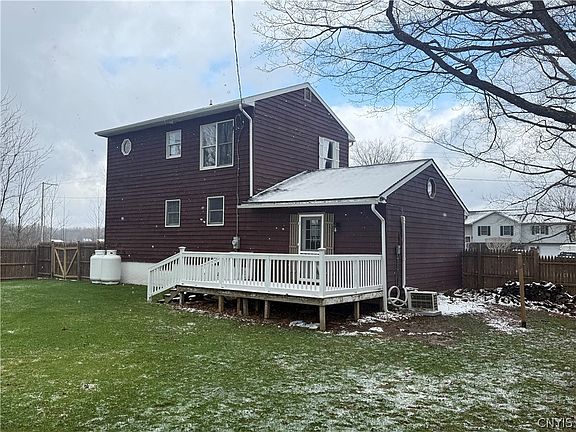 5th image of 7084 Island Rd
