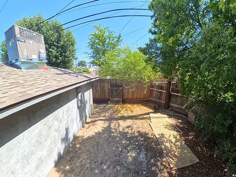 2425 C St #B — Photo 12