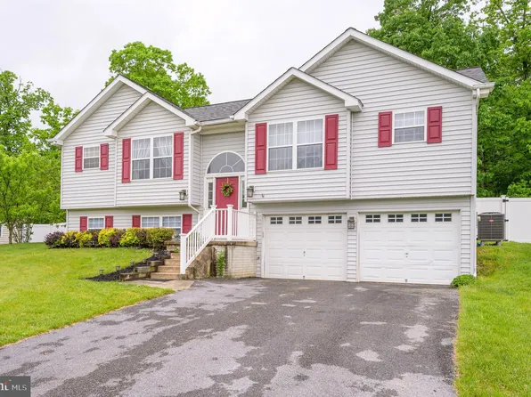 285 Longwood Dr, Bunker Hill, WV 25413