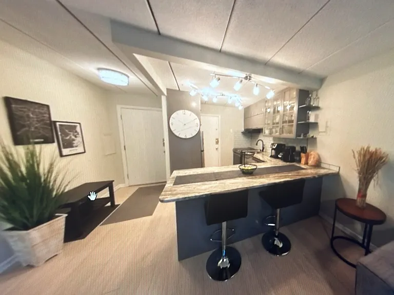 1011 Main St #8 — Photo 1