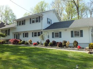 19 Cross Rd, Morris Plains, NJ 07950