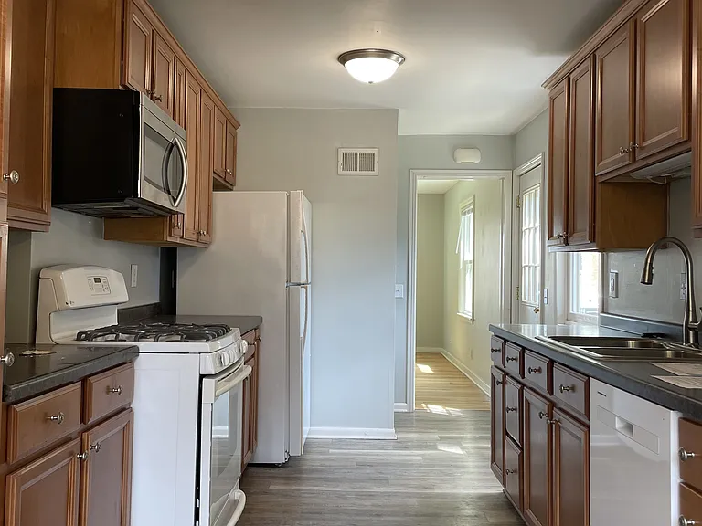 2925 Stevens St — Photo 7