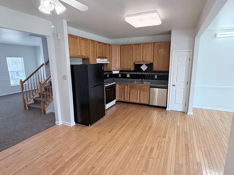 68 Alexis Dr — Photo 3