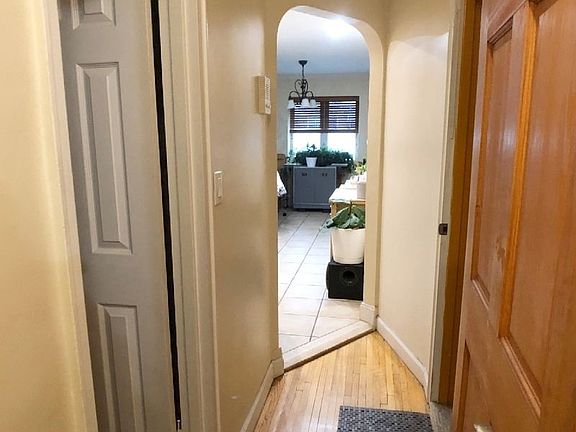 5th image of 2316 35th St #1