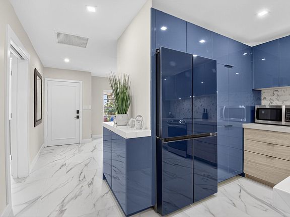 4th image of 5753 Spindle Palm Court #C