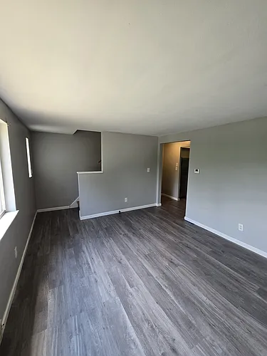 2103 Vantine St Photo 1