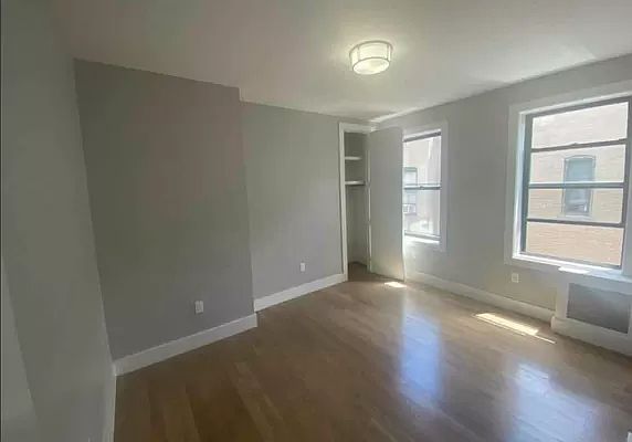 2nd image of 560 W 192nd St #5FF