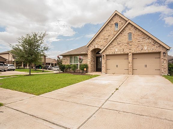 3rd image of 4003 Teramo Ln