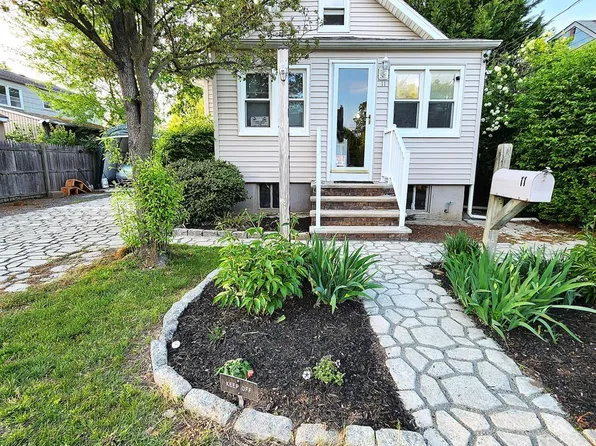 11 Melbourne St, Edison, NJ 08817