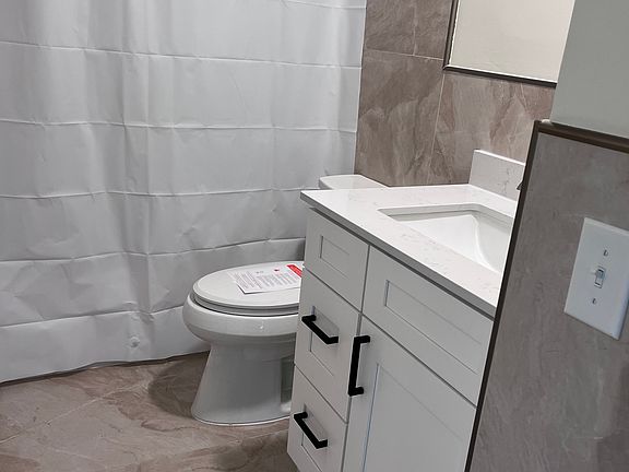 4th image of 2736 Golf Course Dr APT 3