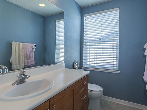 3rd image of 645 Mesa Cir