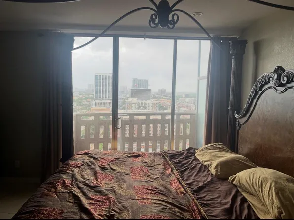 2016 Main St APT 1708, Houston, TX 77002