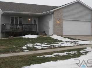 204 W 7th St, Dell Rapids, SD 57022