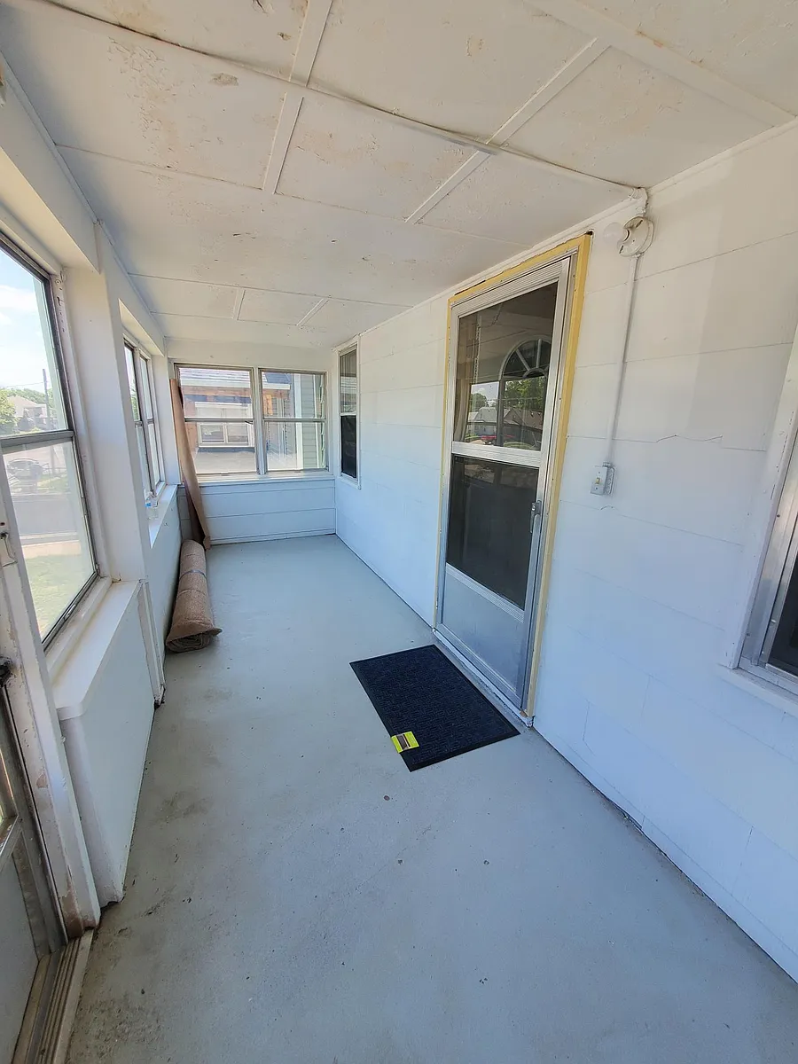 Building Photo - 2706 S 13th St
