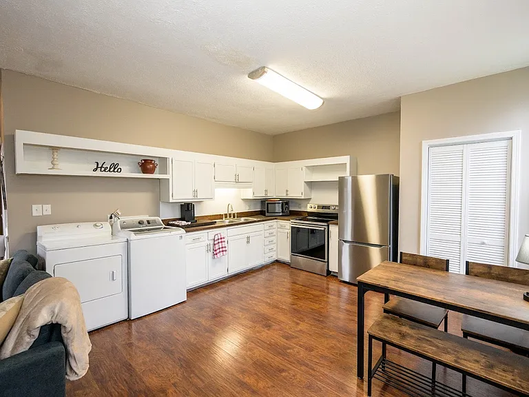 211 E Main St #B — Photo 6
