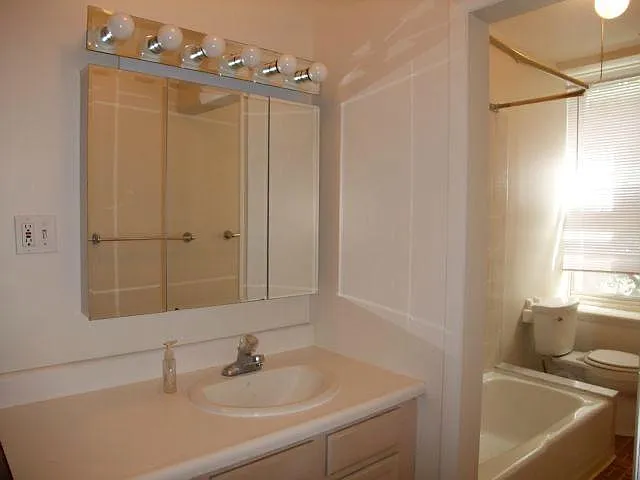 2001 Green St #2F — Photo 8