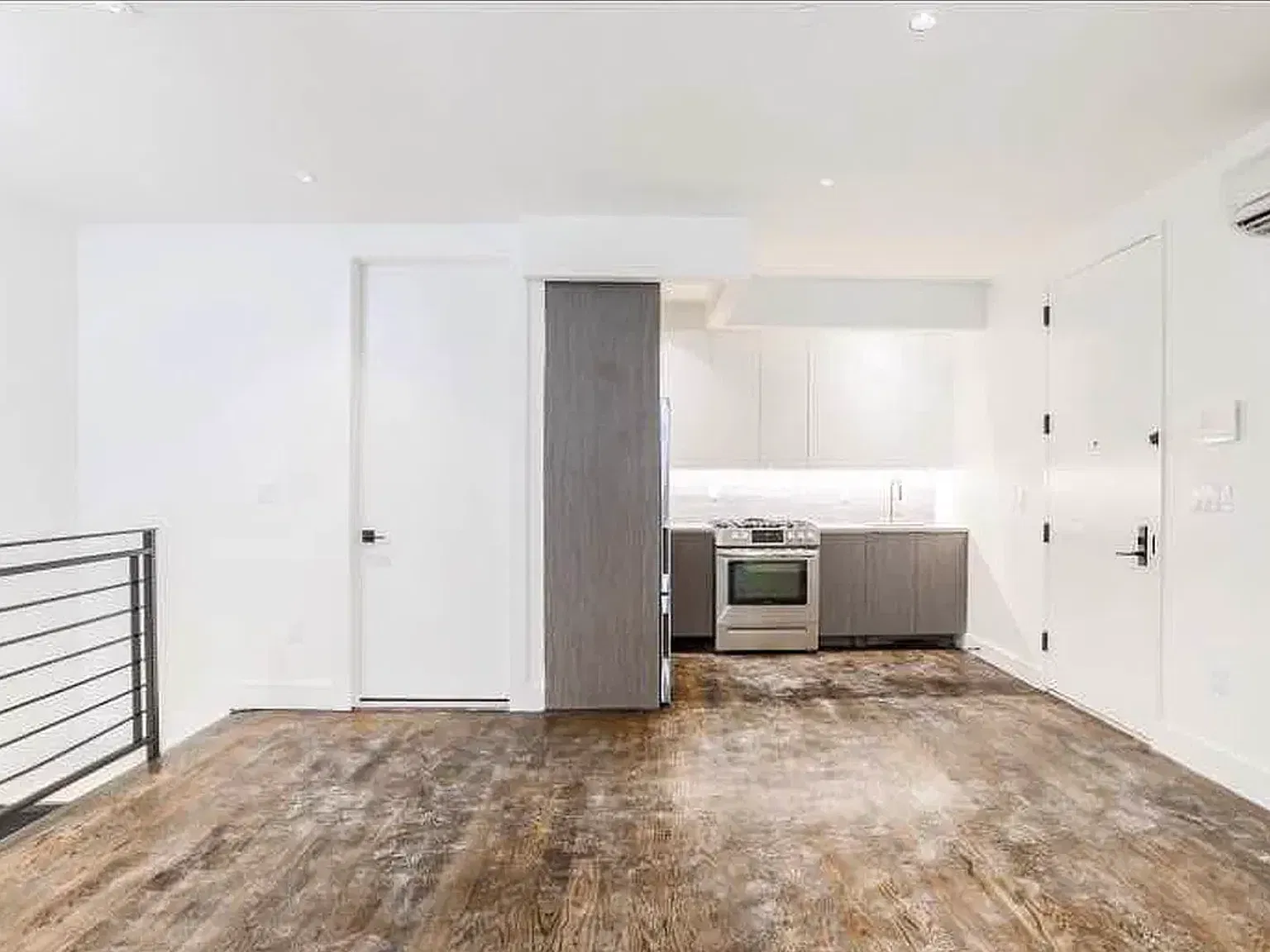 142 Erasmus St — Photo 1