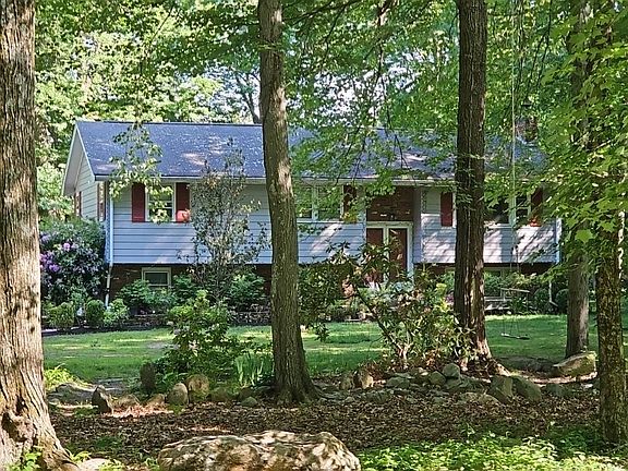 3rd image of 9 Lampercock Ln