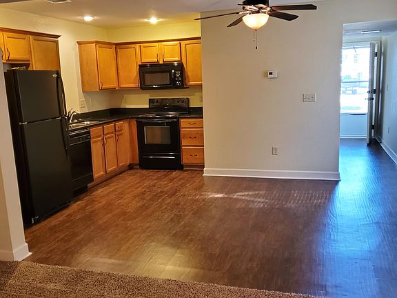 Kitchen and Dining Area - 13637 Oak Valley - Oak Valley Rents