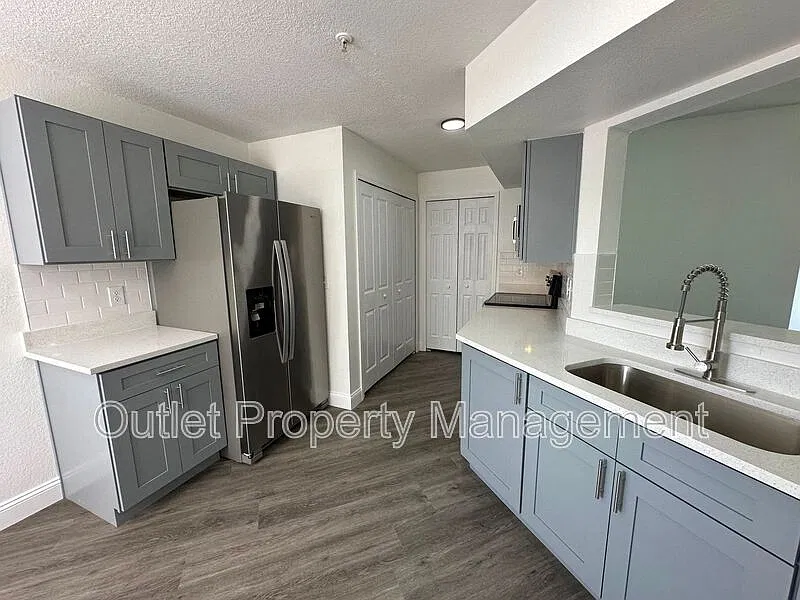 3 bed, 2.0 bath, 1466 sqft, $2,125 — Photo 3