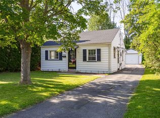 379 Leonard Rd, Rochester, NY 14616