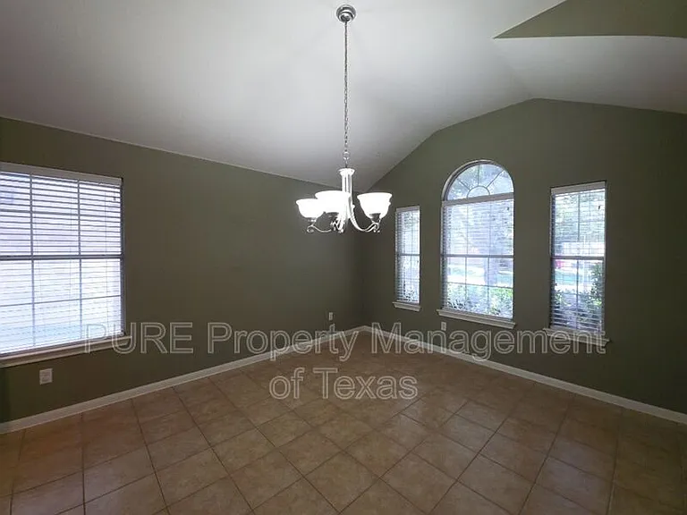18401 Hees Ln — Photo 7