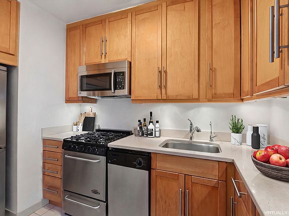 3rd image of 222 E 35th St APT 6A