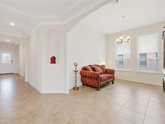5th image of 419 Hendelson Ln