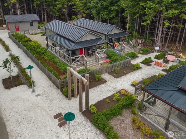 401 E Compass Street, Pacific Beach, WA 98571