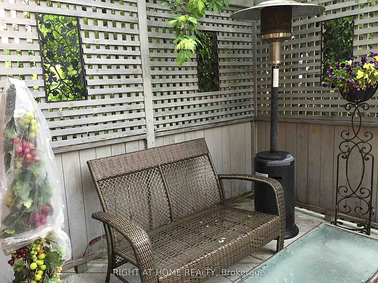 307 Sheridan Ct — Photo 32