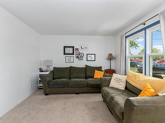 5th image of 1017 Greenwood St