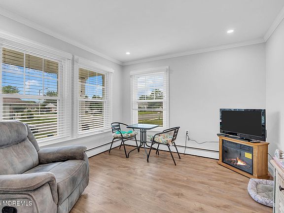 3rd image of 12 Plymouth Drive