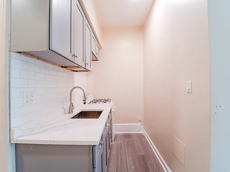 908 N 41st St #2R — Photo 7
